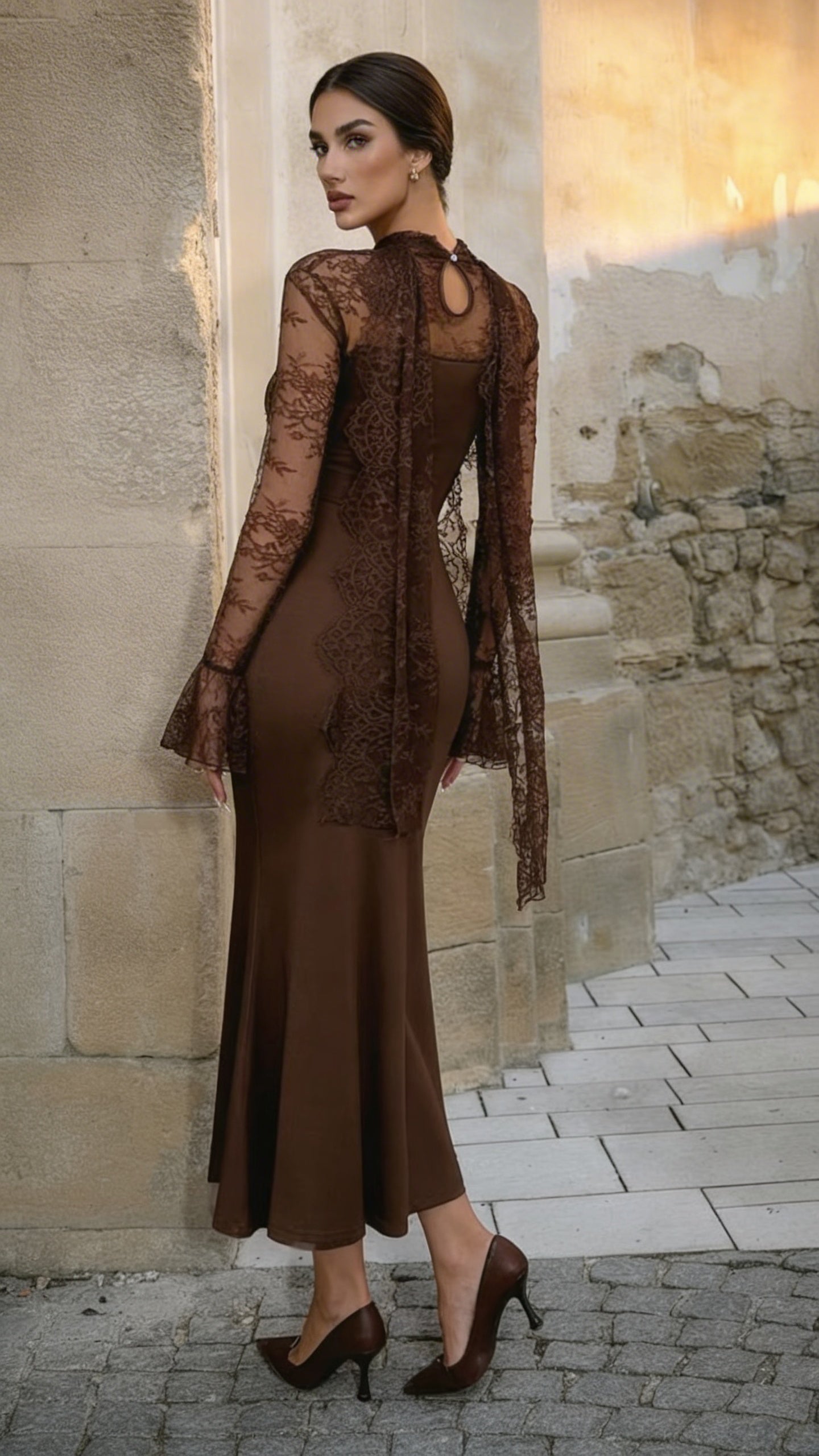 Maxikleid mit Spitze in dunkel terracota - NOORA